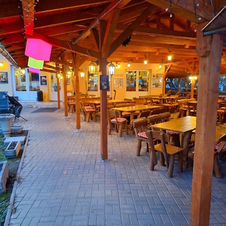 Mezőkövesd Grill Terasz Etterem Es Szallashely מראה חיצוני תמונה