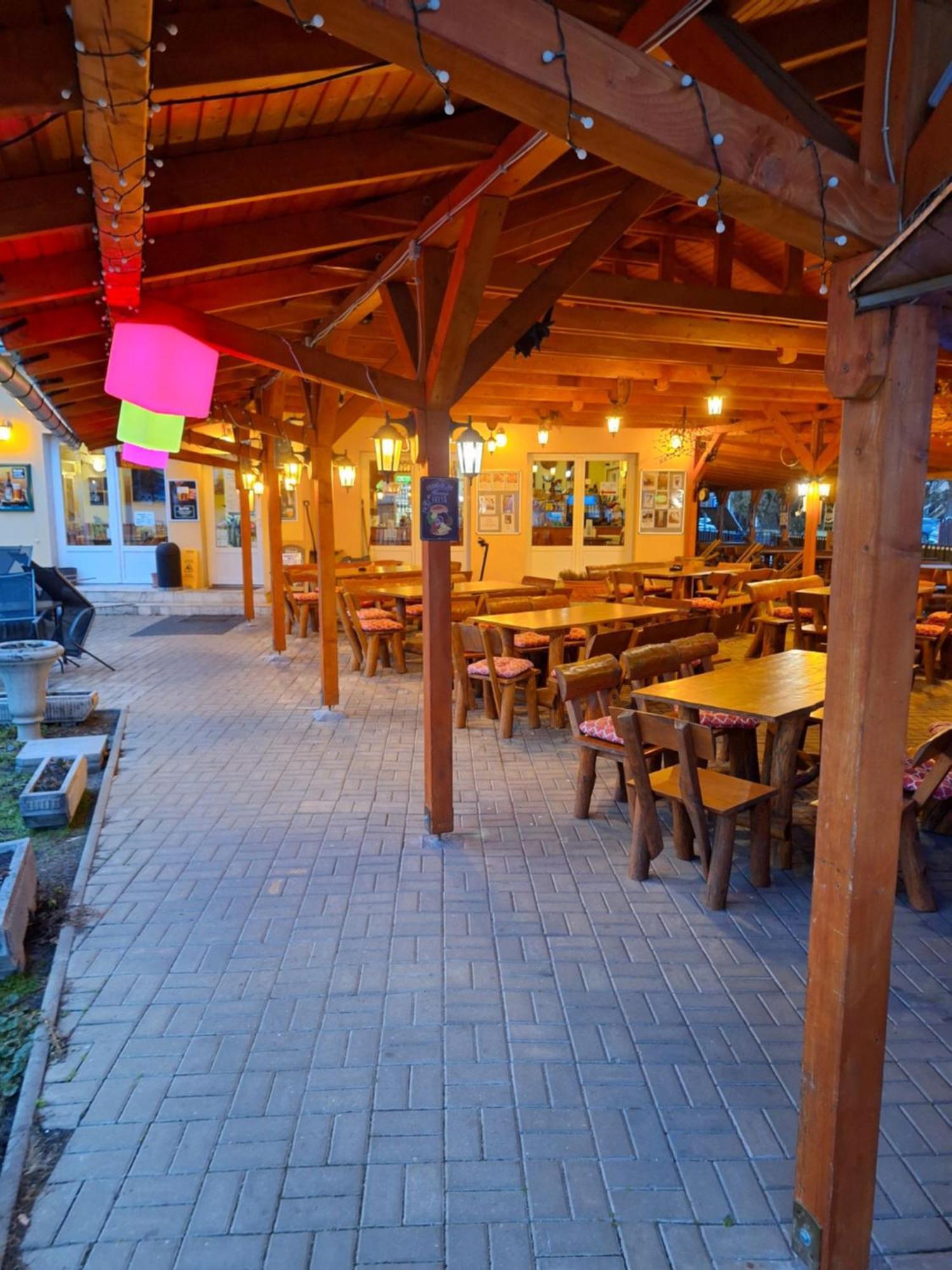 Mezőkövesd Grill Terasz Etterem Es Szallashely מראה חיצוני תמונה