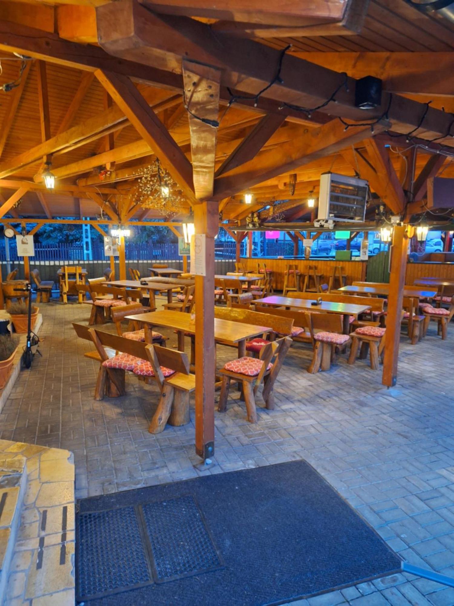 Mezőkövesd Grill Terasz Etterem Es Szallashely מראה חיצוני תמונה