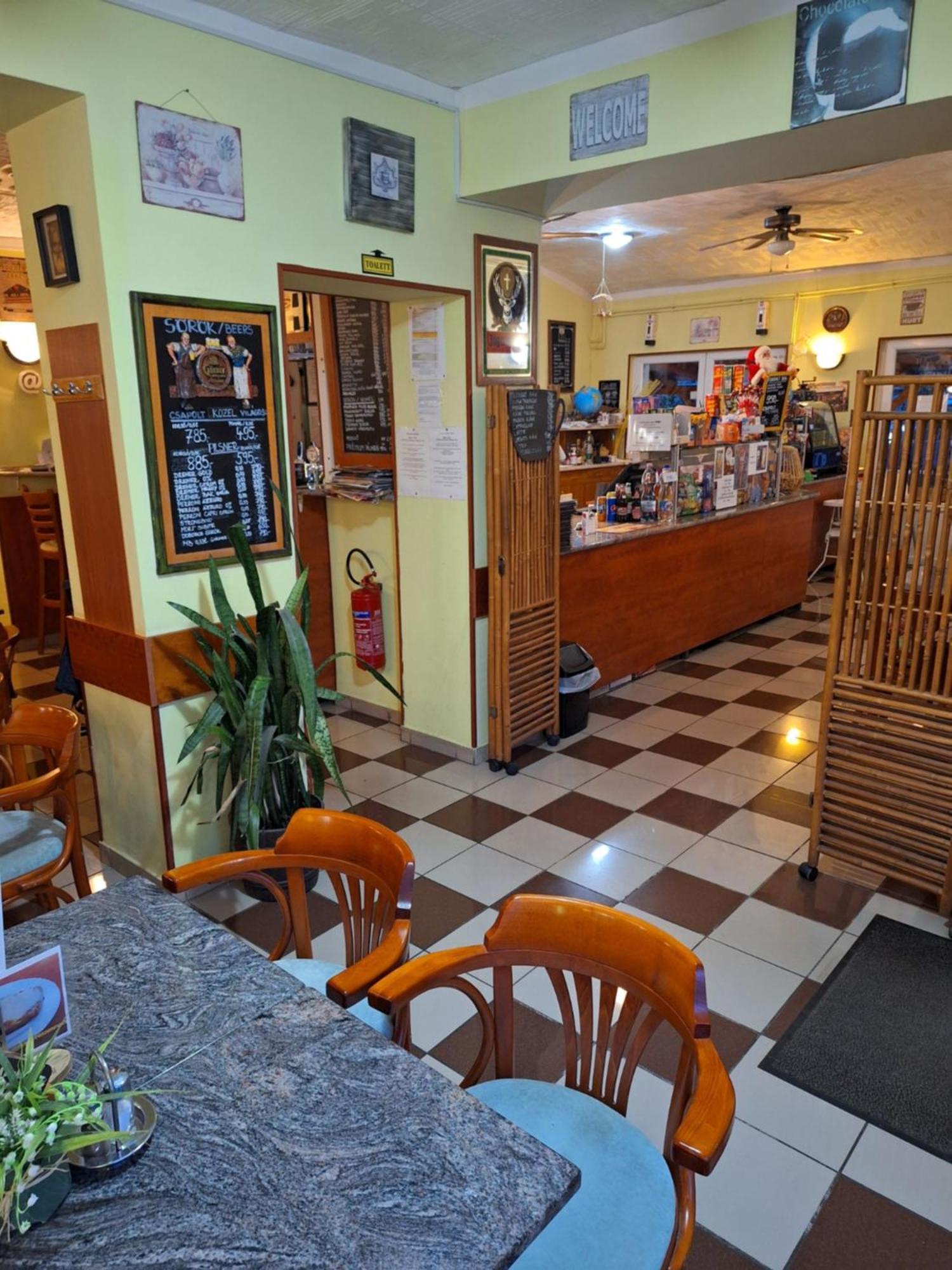 Mezőkövesd Grill Terasz Etterem Es Szallashely מראה חיצוני תמונה