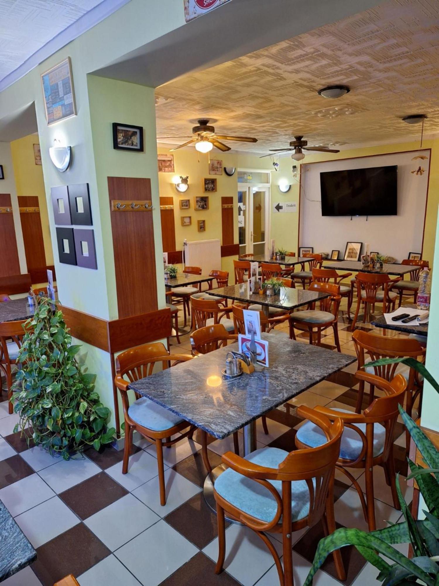 Mezőkövesd Grill Terasz Etterem Es Szallashely מראה חיצוני תמונה