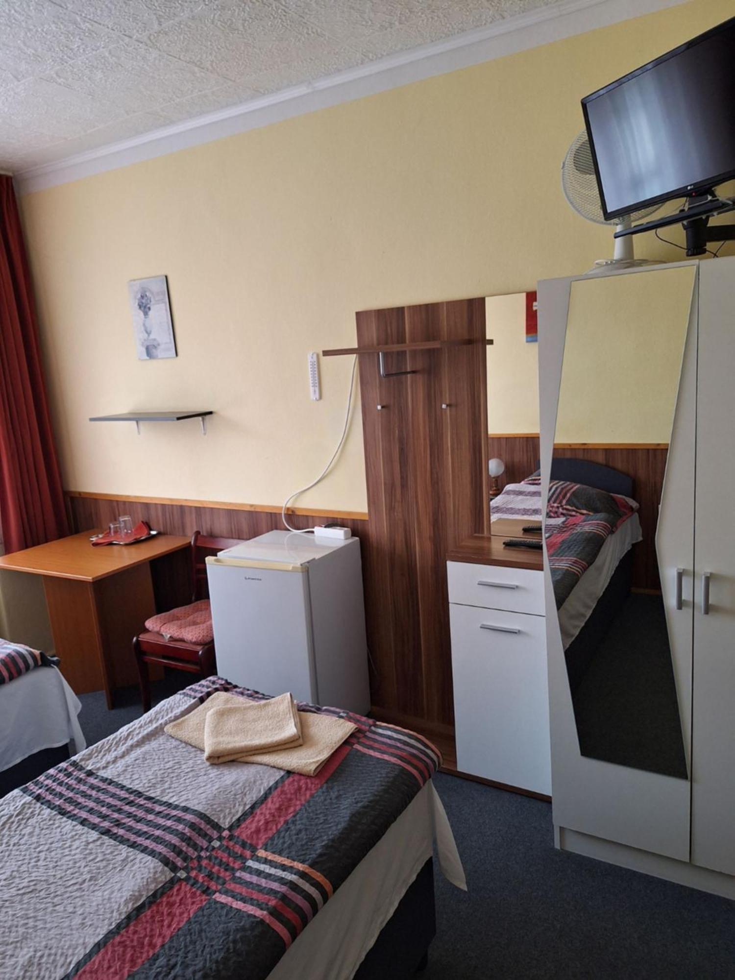 Mezőkövesd Grill Terasz Etterem Es Szallashely מראה חיצוני תמונה