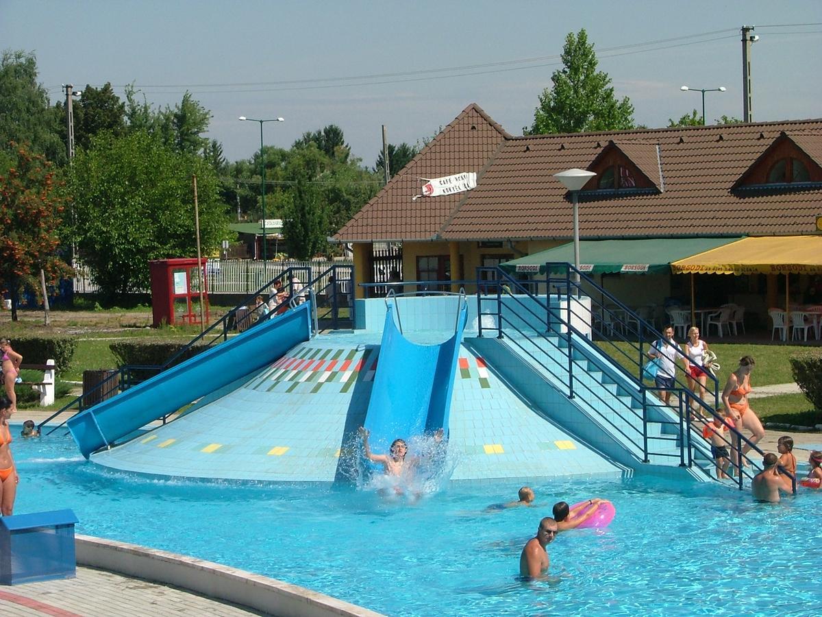 Mezőkövesd Grill Terasz Etterem Es Szallashely מראה חיצוני תמונה