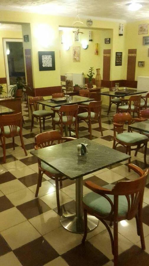 Mezőkövesd Grill Terasz Etterem Es Szallashely מראה חיצוני תמונה